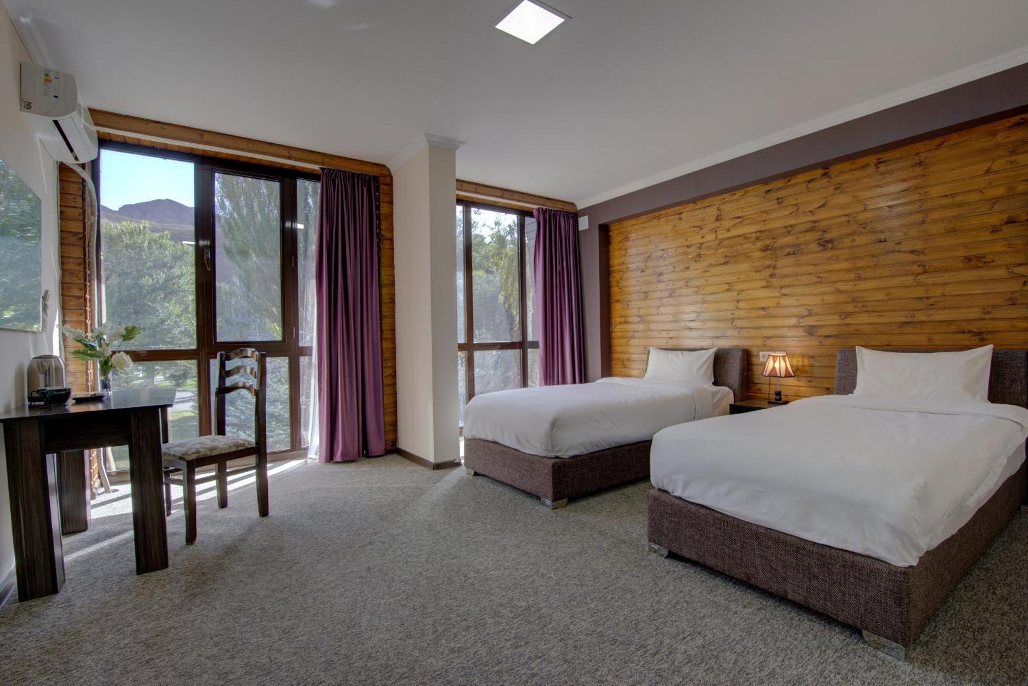 Khan Tengri Hotel Naryn Exterior foto