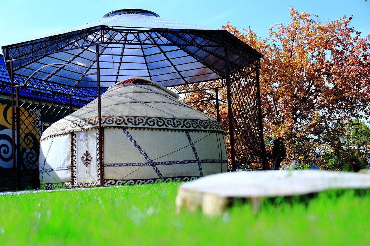 Khan Tengri Hotel Naryn Exterior foto